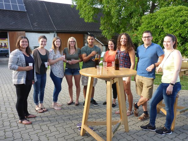 Grill- und Poolparty